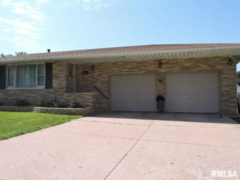 2434 Cherry Ln, Pekin, IL 61554 photo 2