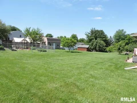 2434 Cherry Ln, Pekin, IL 61554 photo 10