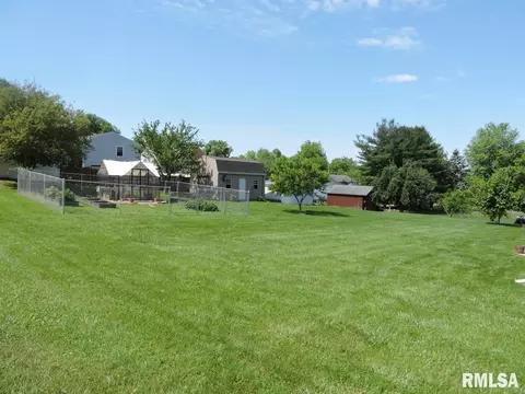 2434 Cherry Ln, Pekin, IL 61554 photo 11