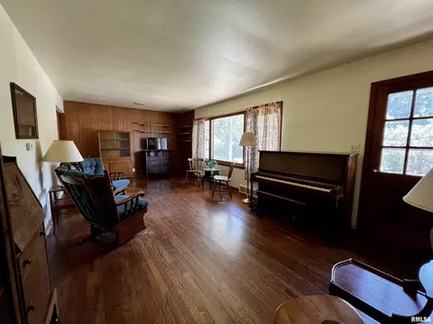902 E Piper St, Macomb, IL 61455 photo 4