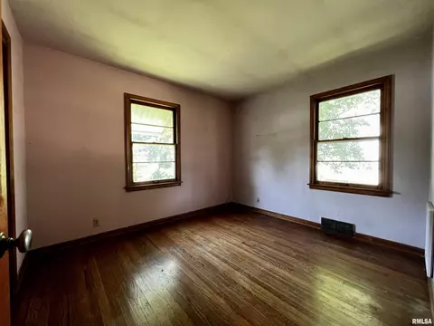 902 E Piper St, Macomb, IL 61455 photo 9