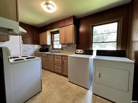 902 E Piper St, Macomb, IL 61455 photo 13