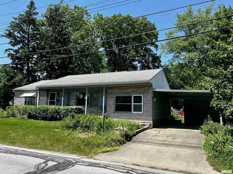 902 E Piper St, Macomb, IL 61455 photo 1