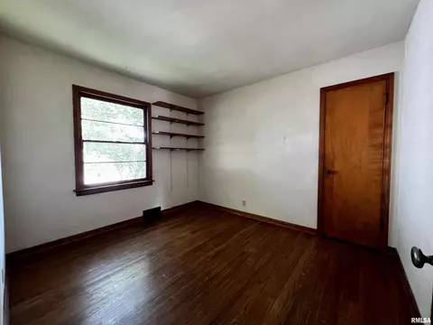 902 E Piper St, Macomb, IL 61455 photo 8