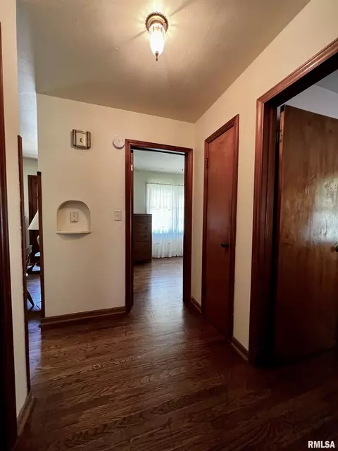 902 E Piper St, Macomb, IL 61455 photo 5