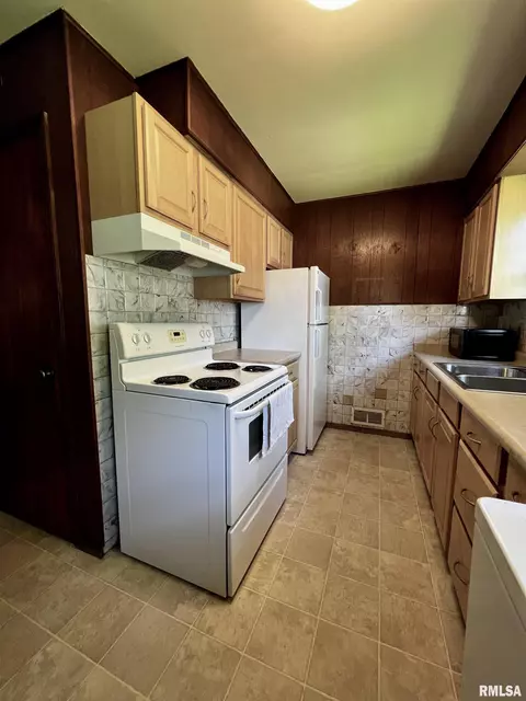 902 E Piper St, Macomb, IL 61455 photo 12