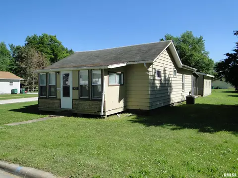 1421 E Pierce St, Macomb, IL 61455 photo 3