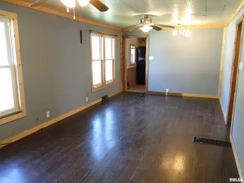 1421 E Pierce St, Macomb, IL 61455 photo 6