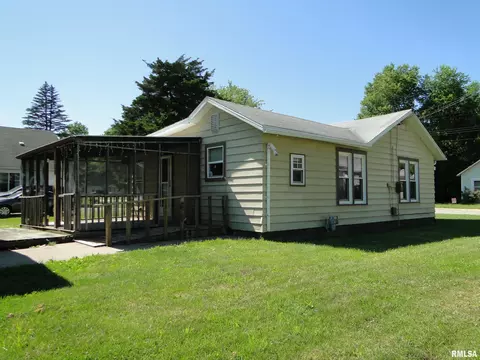 1421 E Pierce St, Macomb, IL 61455 photo 4
