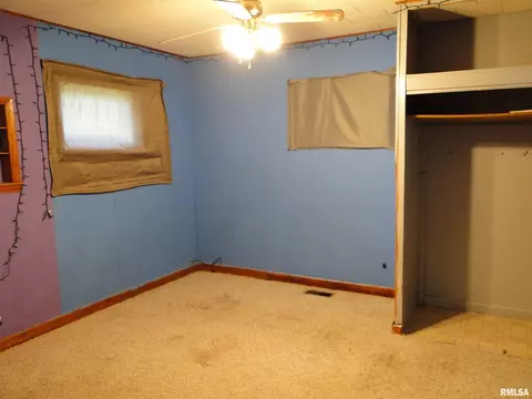 1421 E Pierce St, Macomb, IL 61455 photo 11