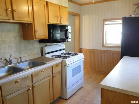 1421 E Pierce St, Macomb, IL 61455 photo 10
