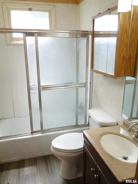 1421 E Pierce St, Macomb, IL 61455 photo 12