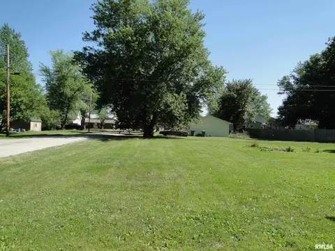 1421 E Pierce St, Macomb, IL 61455 photo 5