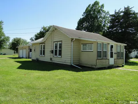1421 E Pierce St, Macomb, IL 61455 photo 1