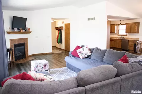 904 Dennis Dr, Eureka, IL 61530 photo 12