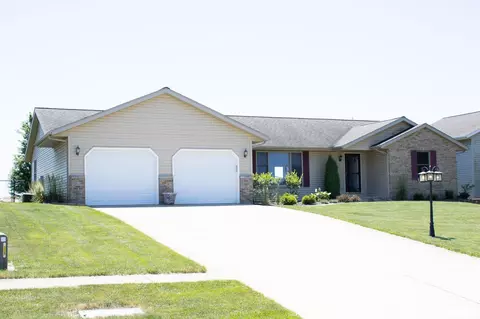 904 Dennis Dr, Eureka, IL 61530 photo 3