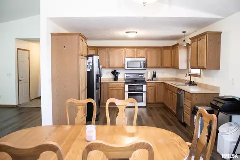 904 Dennis Dr, Eureka, IL 61530 photo 13