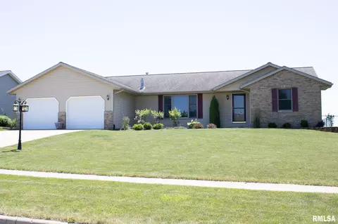 904 Dennis Dr, Eureka, IL 61530 photo 2