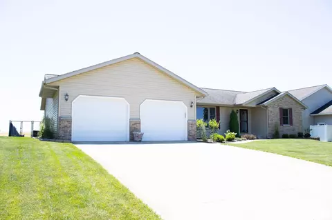 904 Dennis Dr, Eureka, IL 61530 photo 8