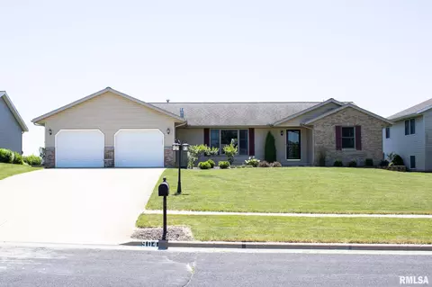 904 Dennis Dr, Eureka, IL 61530 photo 1
