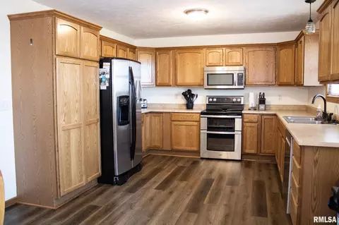 904 Dennis Dr, Eureka, IL 61530 photo 14
