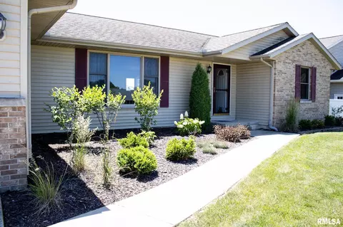 904 Dennis Dr, Eureka, IL 61530 photo 4