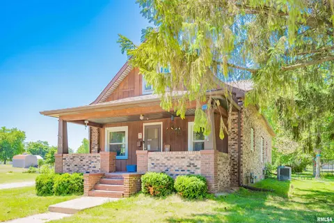 718 N Walnut St, Minonk, IL 61760 photo 2