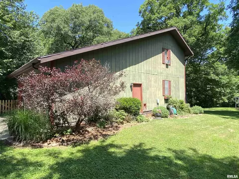 530 Flint Rd, Macomb, IL 61455 photo 4