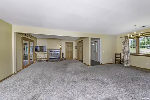 8810 N Willow Dr, Edwards, IL 61528 photo 10