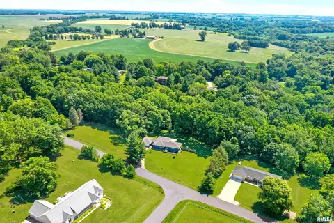 8810 N Willow Dr, Edwards, IL 61528 photo 2