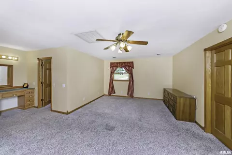 8810 N Willow Dr, Edwards, IL 61528 photo 3