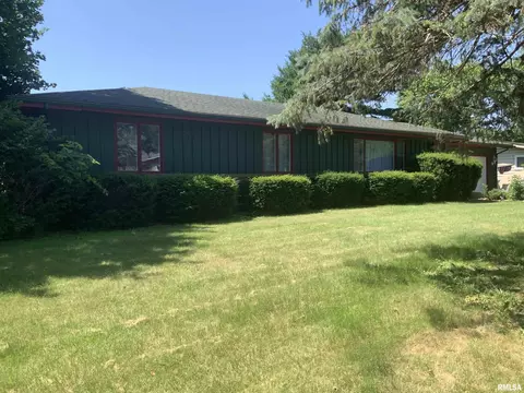 608 Gateway Dr, Henry, IL 61537 photo 4