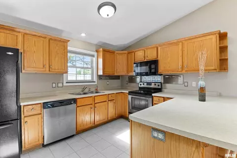 640 N 3rd Ave, Morton, IL 61550 photo 3