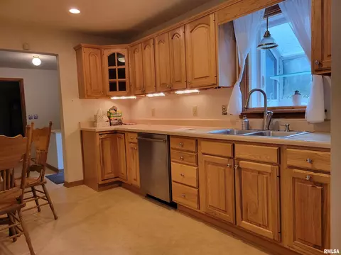 619 E Washington St, Macomb, IL 61455 photo 6