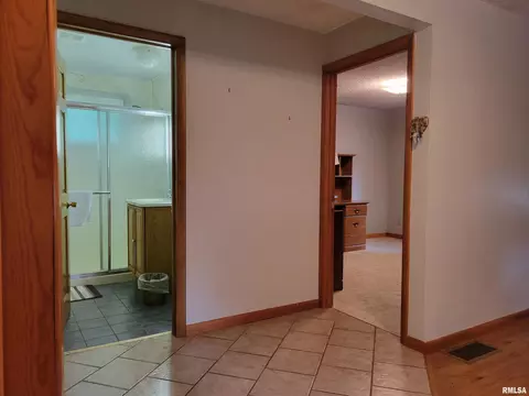 619 E Washington St, Macomb, IL 61455 photo 9