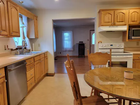 619 E Washington St, Macomb, IL 61455 photo 7