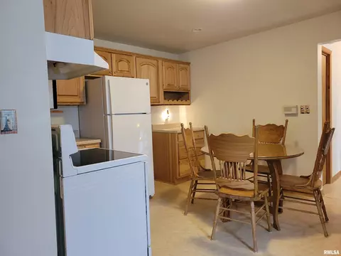 619 E Washington St, Macomb, IL 61455 photo 4