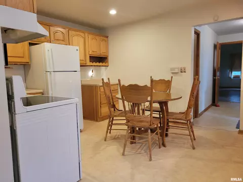619 E Washington St, Macomb, IL 61455 photo 5