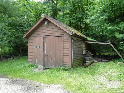 170 Flint Rd, Macomb, IL 61455 photo 2
