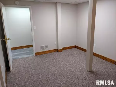 520 S Johnson St, Macomb, IL 61455 photo 9