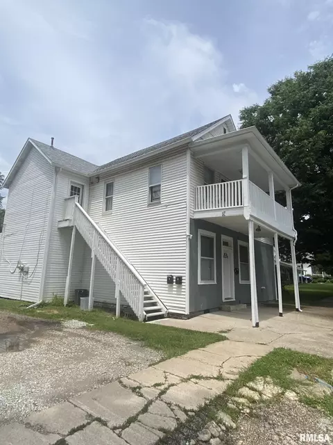 520 S Johnson St, Macomb, IL 61455 photo 2