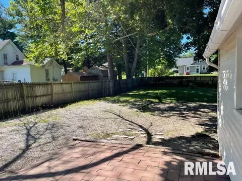 325 E Franklin St, Macomb, IL 61455 photo 12