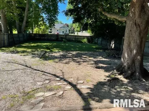 325 E Franklin St, Macomb, IL 61455 photo 13