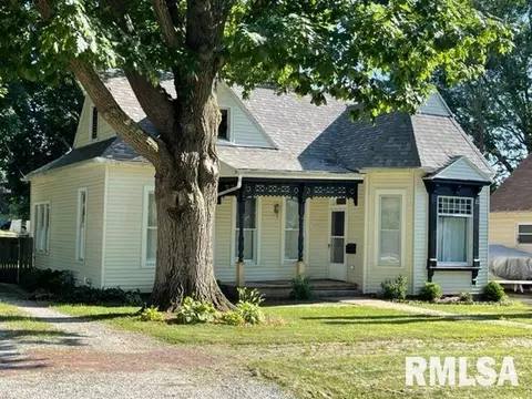325 E Franklin St, Macomb, IL 61455 photo 2