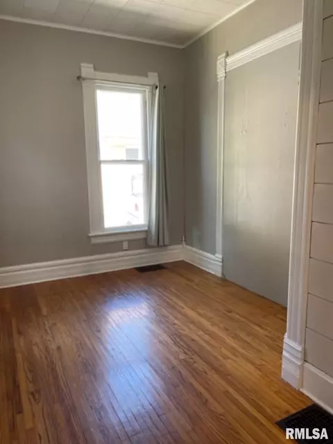 325 E Franklin St, Macomb, IL 61455 photo 9