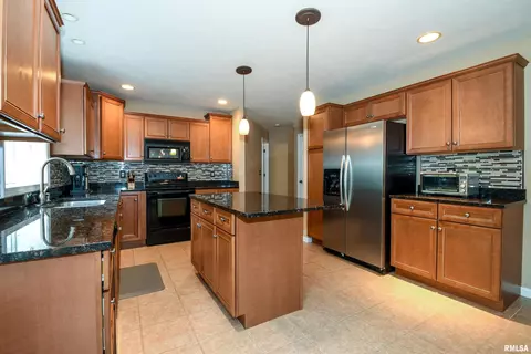 116 W Hillside Ct, Dunlap, IL 61525 photo 12