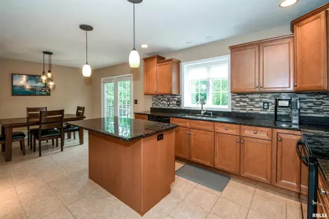 116 W Hillside Ct, Dunlap, IL 61525 photo 15
