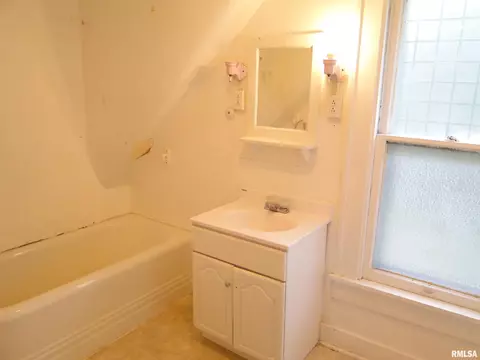 400 E Pierce St, Macomb, IL 61455 photo 20