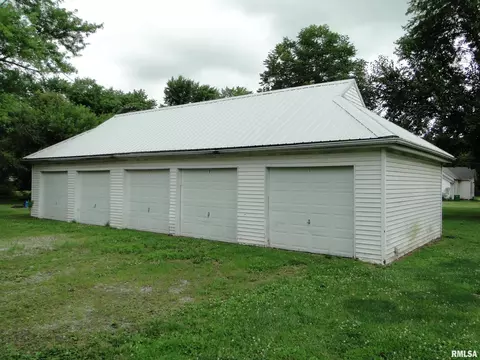 400 E Pierce St, Macomb, IL 61455 photo 3