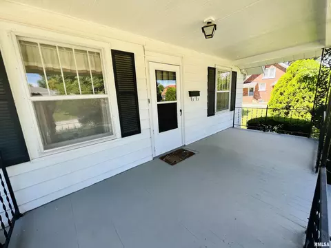 705 E Piper St, Macomb, IL 61455 photo 2